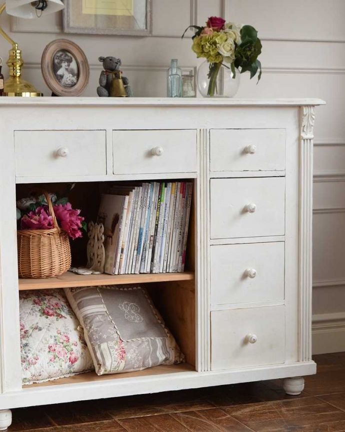 アンティークのキャビネット　アンティーク家具　フランスから届いたアンティーク家具、ホワイトペイントのおしゃれなショップカウンター（店舗什器）。引き出し＋棚。(d-1167-f)