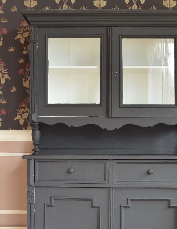 アンティークのキャビネット　アンティーク家具　ブラックペイントのアンティーク家具、フランス輸入のカップボード（食器棚）。どこからみても美しいカップボード。(d-1169-f)