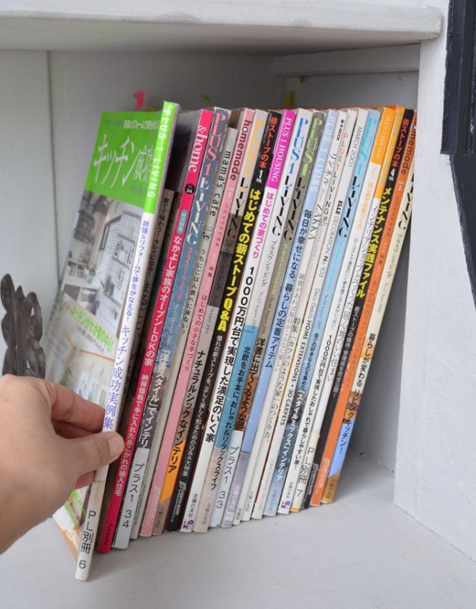 アンティークのキャビネット アンティーク家具 フレンチスタイルのアンティーク家具、ペイントのオープンシェルフ(本棚)。A4ファイルが入る大きさになっています。(d-1182-f)