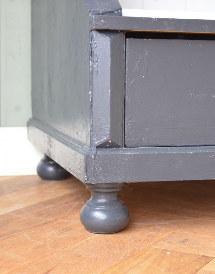 アンティークのキャビネット アンティーク家具 フレンチスタイルのアンティーク家具、ペイントのオープンシェルフ(本棚)。玉ねぎ形の脚。(d-1182-f)