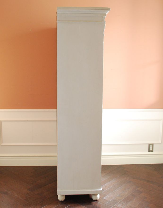 アンティークのキャビネット アンティーク家具 フランスで見つけたアンティークオープンキャビネット、ペイントされたブックケース(本棚) 。サイドもきれいにペイントされています。(d-1185-f)