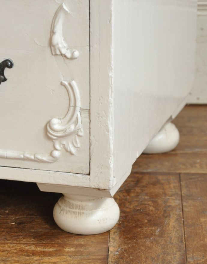 アンティークのキャビネット アンティーク家具 フランスの美しいアンティーク家具、憧れのペイント仕上げのキャビネット。玉ねぎ形の脚。(d-1189-f)