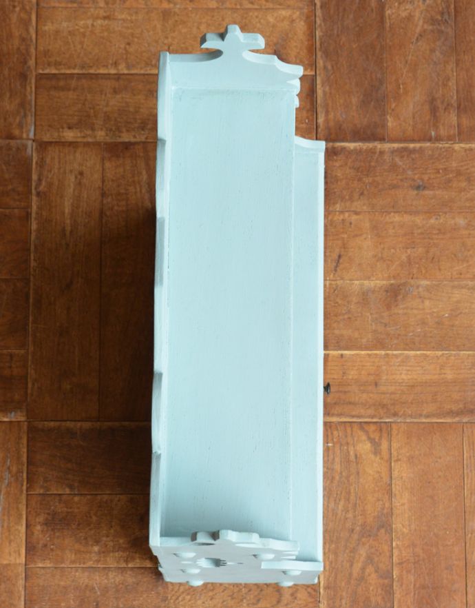 ウォールシェルフ・ウォールハンガー　アンティーク家具　爽やかなカラーでペイントされたアンティークスモールキャビネット。上から見るとこんな感じです。(d-1200-f)