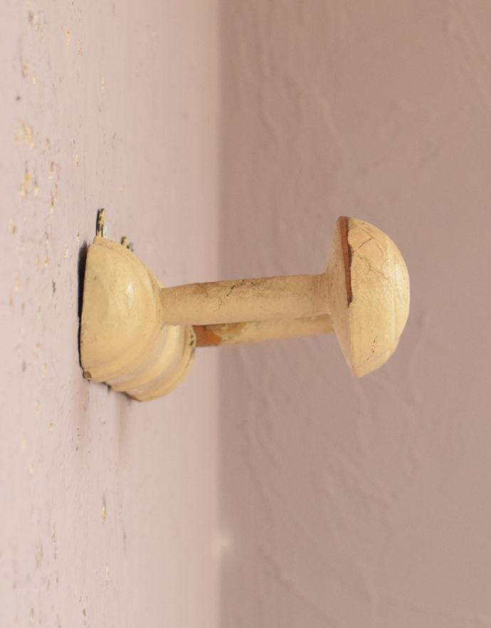 ウォールシェルフ・ウォールハンガー アンティーク家具 壁が華やぐアンティーク、フランスらしいフックボード。横から見ても可愛いデザインですもちろん横顔だって可愛いデザイン。(d-1208-f)