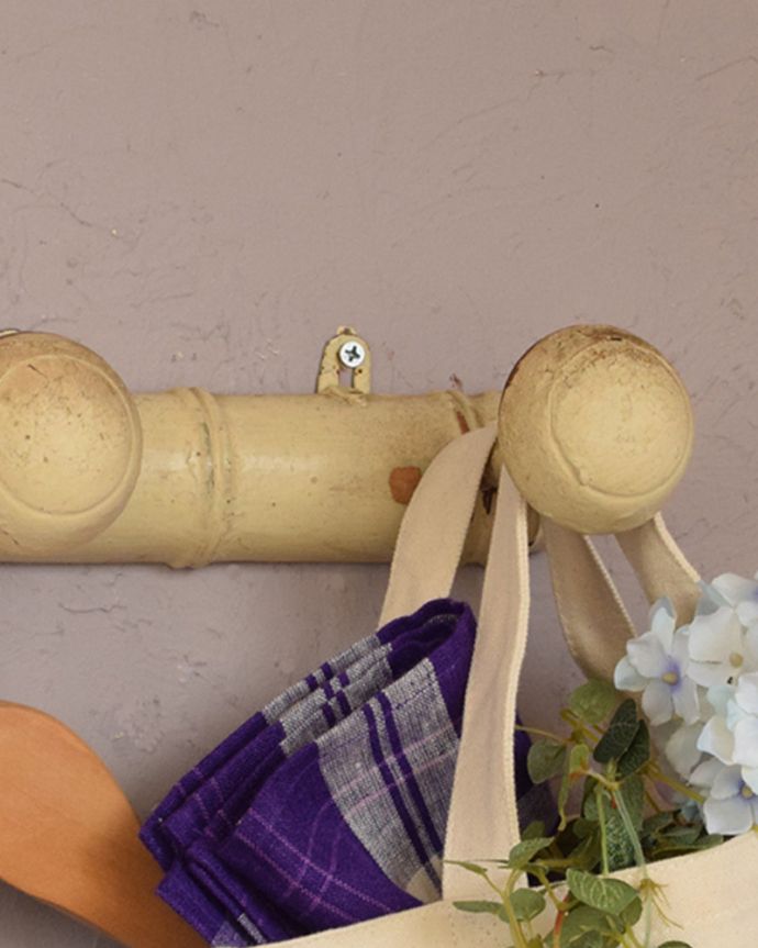 ウォールシェルフ・ウォールハンガー アンティーク家具 壁が華やぐアンティーク、フランスらしいフックボード。壁をオシャレに魅せてくれる小さなアンティークアンティークのフックボードを何もない壁に取り付けるだけで、なんだかお部屋をオシャレに魅せてくれるんです。(d-1208-f)