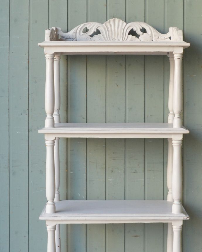 アンティーク家具 ペイント仕上げのブックシェルフ、可愛いアンティーク家具。タップリ収納出来る実力派見た目の美しさはもちろん、収納力たっぷり。(d-1236-f)