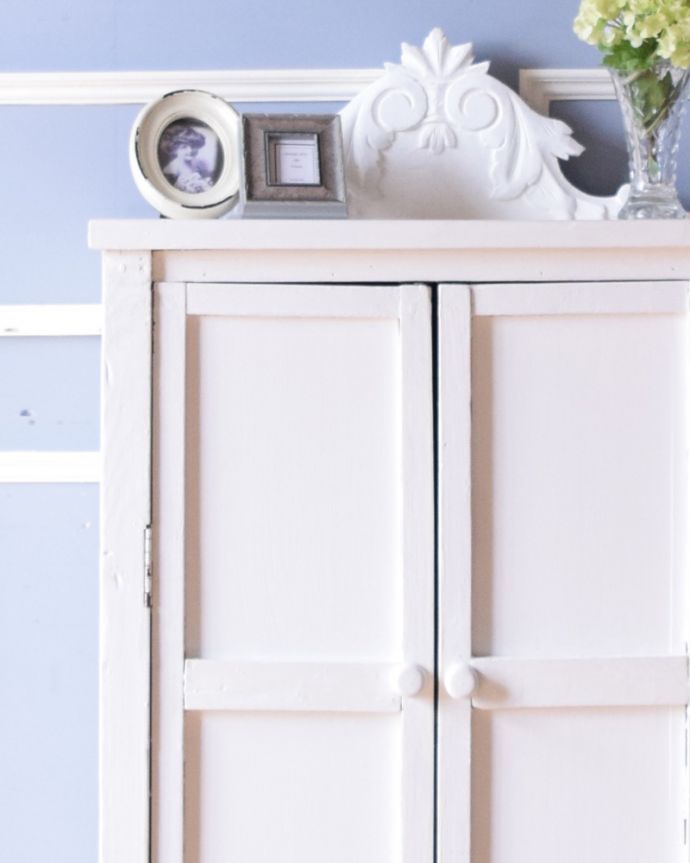 アンティークのキャビネット アンティーク家具 フランスのアンティーク家具、シンプルな造りのキャビネット。お部屋にフランスの香りをプラスしてくれます。(d-1249-f)