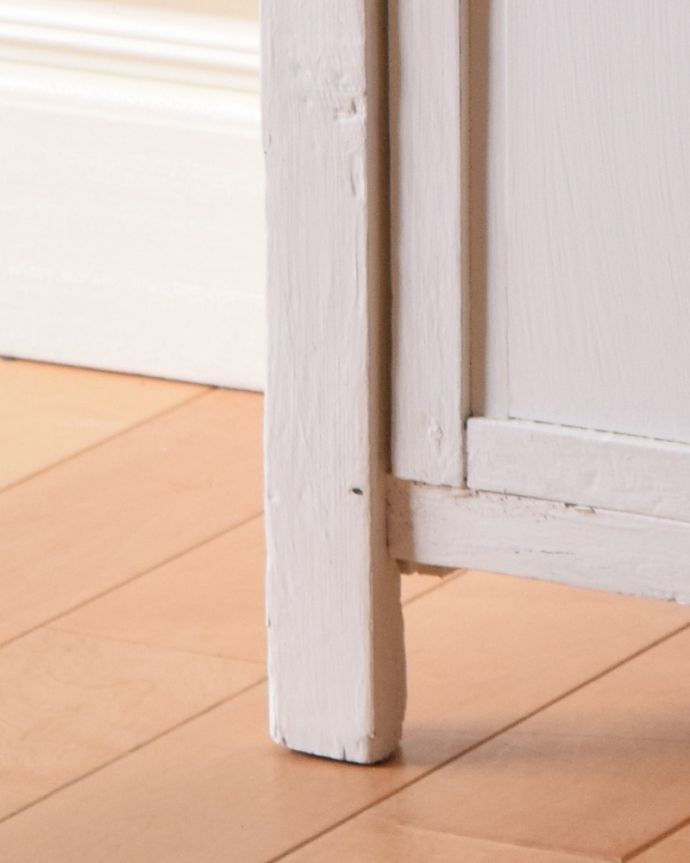 アンティークのキャビネット アンティーク家具 フランスのアンティーク家具、シンプルな造りのキャビネット。キャビネットをしっかり支えてくれます。(d-1249-f)