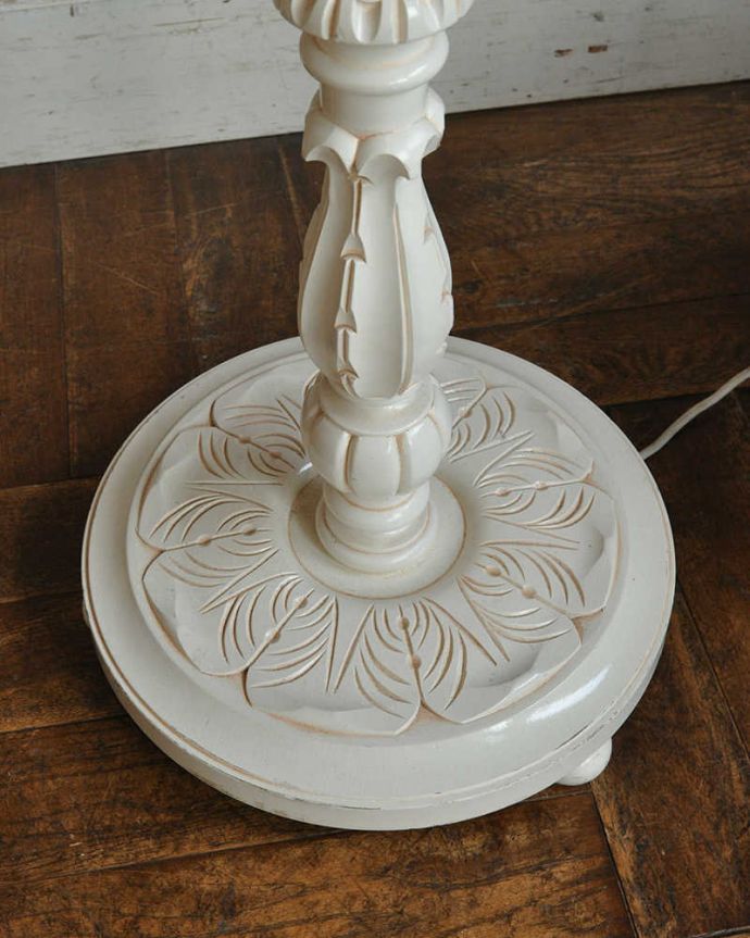 フランス輸入のアンティーク照明、ピンクの布シェードのフロアランプ