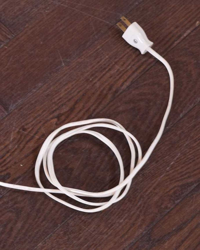 スタンドライト　照明・ライティング　フリンジが付いた華やかな布シェード、アンティークフロアーランプ（B22型シャンデリア球付き）。。(d-1262-f)