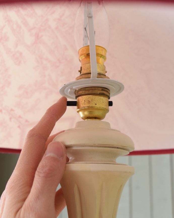 スタンドライト　照明・ライティング　フレンチホワイトが可愛いアンティーク照明、お花のシェードのフロアランプ（B22型シャンデリア球付き）。。(d-1264-f)