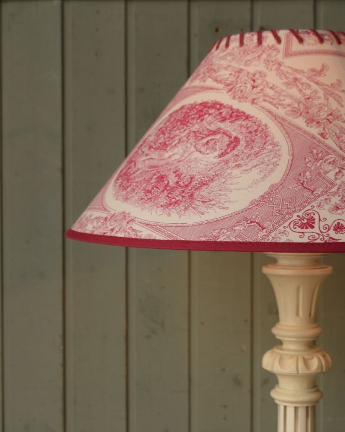 スタンドライト　照明・ライティング　フレンチホワイトが可愛いアンティーク照明、お花のシェードのフロアランプ（B22型シャンデリア球付き）。。(d-1264-f)