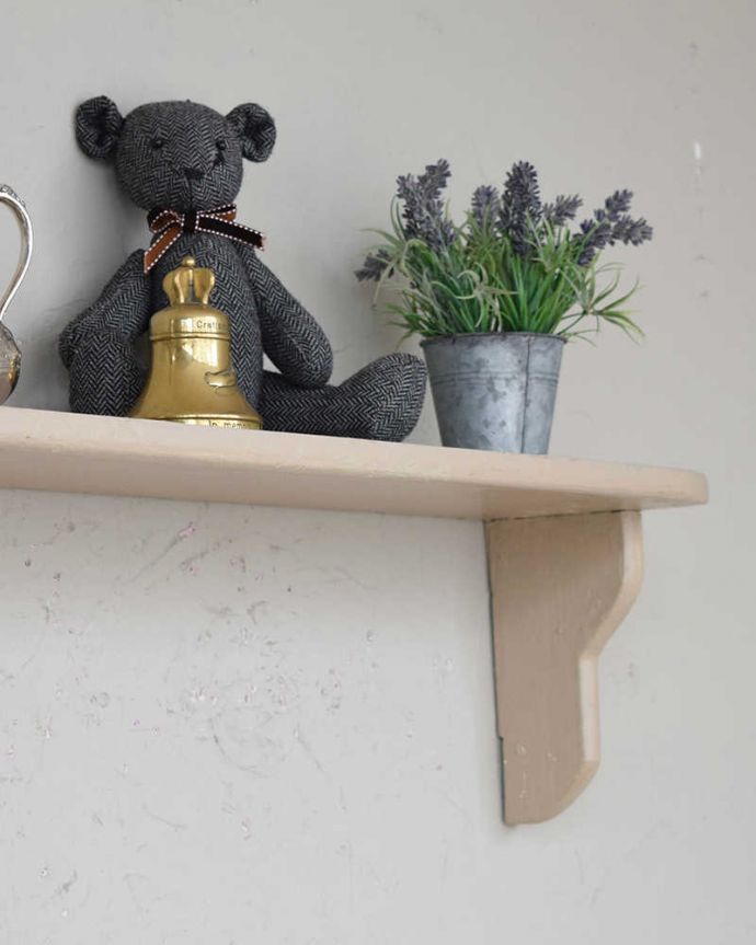 ウォールシェルフ・ウォールハンガー　アンティーク家具　壁に付けるだけで楽しめるアンティークのウォールシェルフ。壁のオシャレを楽しみましょう壁に取り付けるだけでなんだかワクワクしちゃう可愛らしさ。(d-1268-f)