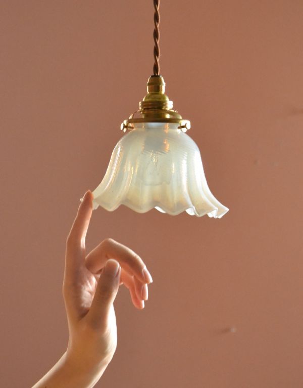 色がとっても美しい・・・アンティークオパールセント シェード