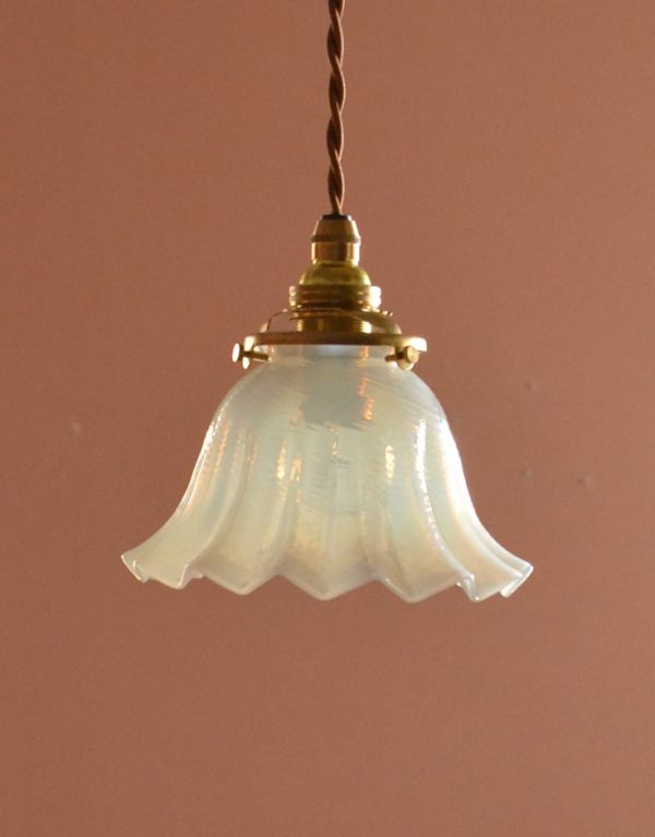 色がとっても美しい・・・アンティークオパールセント シェード