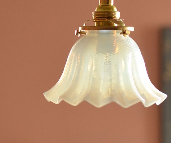 色がとっても美しい・・・アンティークオパールセント シェード