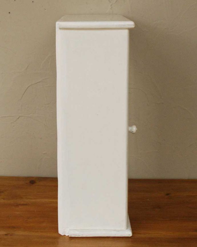 アンティークのキャビネット　アンティーク家具　アンティークの小さなキャビネット、ミラー付きのスモールキャビネット。横顔だっても美しい正面だけじゃなく横もキレイに修復してあります。(d-1279-f)