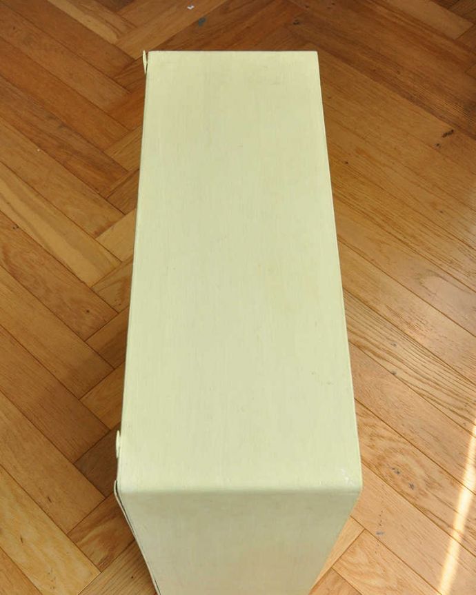 ウォールキャビネット　アンティーク家具　フランス輸入のペイントアンティーク家具、置くだけで可愛いスモールキャビネット。上から見ると･･･キャビネットの形はこんな感じです。(d-1281-f)