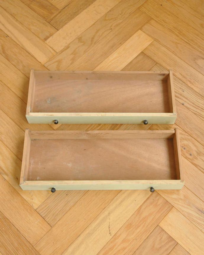 ウォールキャビネット　アンティーク家具　フランス輸入のペイントアンティーク家具、置くだけで可愛いスモールキャビネット。キレイに修復しましたもちろん引き出しの中も職人がキレイにお直しました。(d-1281-f)