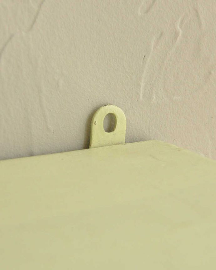 ウォールキャビネット　アンティーク家具　フランス輸入のペイントアンティーク家具、置くだけで可愛いスモールキャビネット。壁に取り付けできます背中部分にフックを付けて壁にカンタンに取り付け出来るようにしました。(d-1281-f)