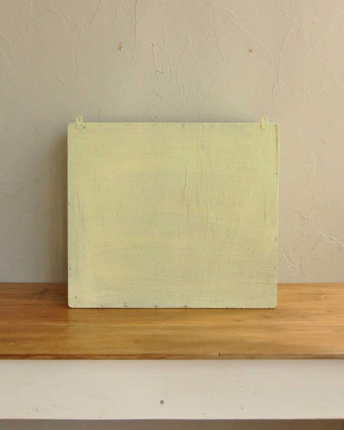 ウォールキャビネット　アンティーク家具　フランス輸入のペイントアンティーク家具、置くだけで可愛いスモールキャビネット。後ろ姿も見て下さい。(d-1281-f)