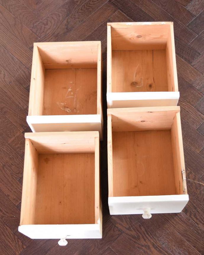 アンティークのキャビネット　アンティーク家具　フレンチスタイルのアンティークのペイント家具、カウンターキャビネット。引き出しの中もチェック！もちろん引き出しの中も職人がキレイにお直したので、安心してください。(d-1288-f)