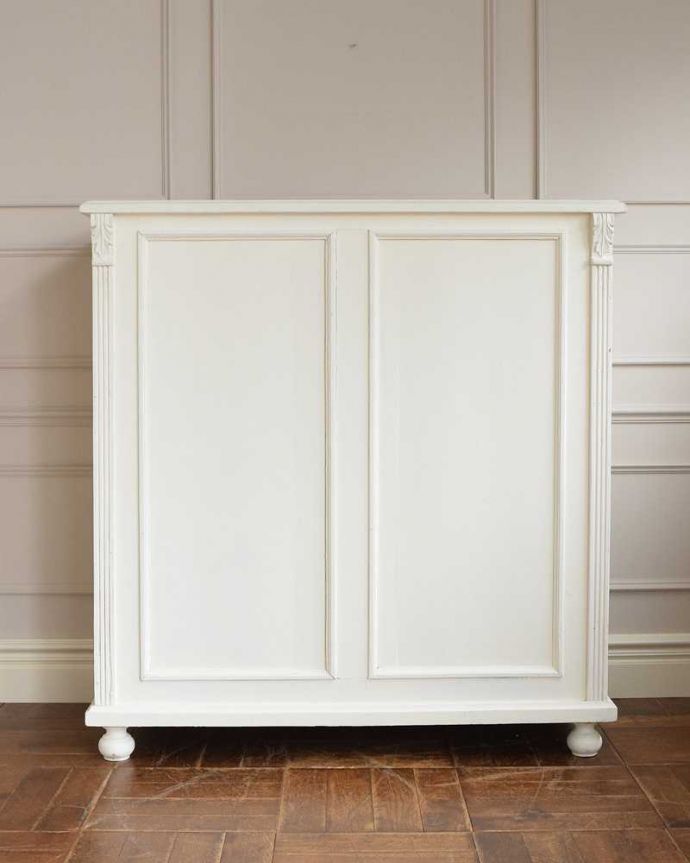 アンティークのキャビネット　アンティーク家具　フレンチスタイルのアンティークのペイント家具、カウンターキャビネット。両面使える便利な家具後ろから見ると、こんな感じで両面使えるカウンターなんです。(d-1288-f)