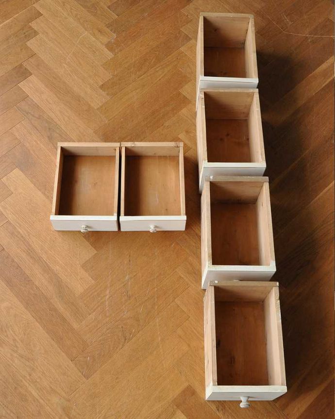 アンティークキャビネットの引き出し