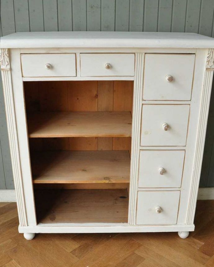 キャビネットの中