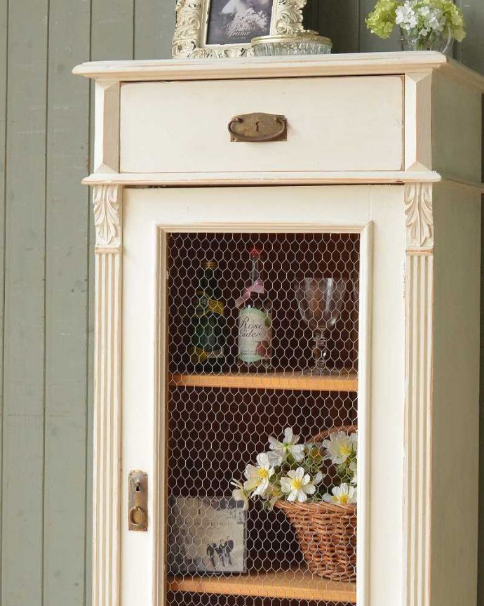 アンティークのキャビネット　アンティーク家具　アンティークのフレンチインテリア、引き出し付きグリアージュキャビネット（ホワイト）。女子の心を掴むグリアージュフランスらしいグリアージュの扉。(d-1291-f)