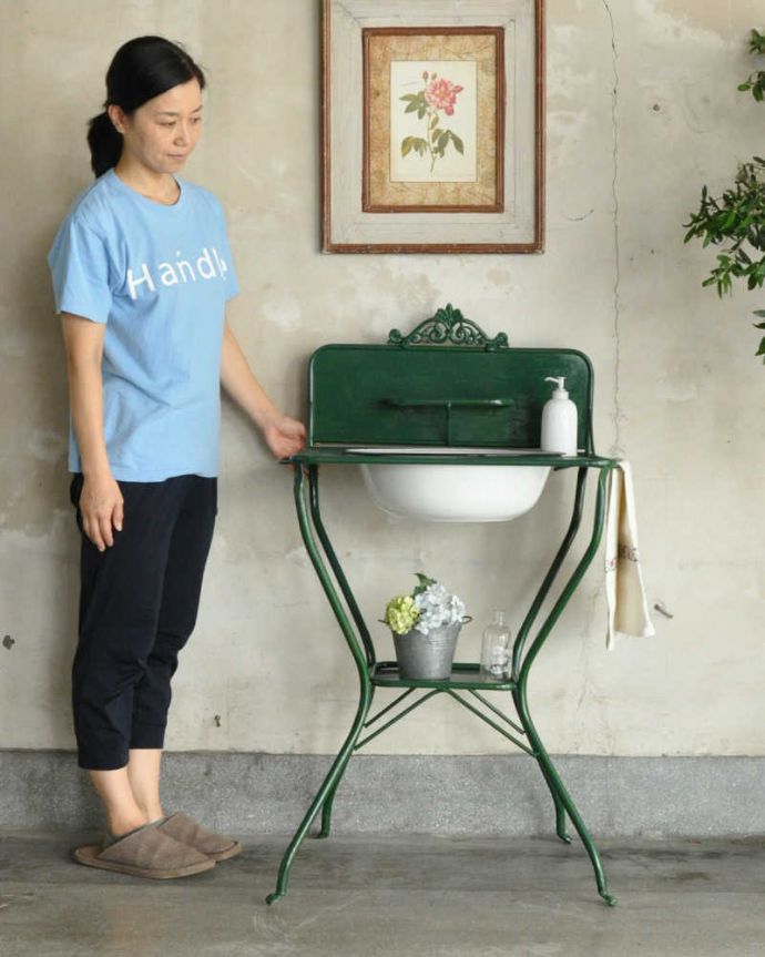 ガーデニング家具 アンティーク家具 屋外でも使えるアンティーク家具、ガーデニングにウォッシュスタンド(グリーン)。見た目が可愛いウォッシュスタンド水道が発達していない時代に洗面台として使われていたアイアンのウォッシュスタンド。(d-1312-f)