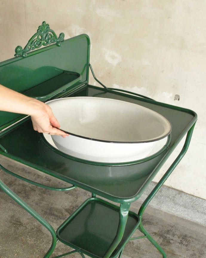 ガーデニング家具 アンティーク家具 屋外でも使えるアンティーク家具、ガーデニングにウォッシュスタンド(グリーン)。取り外しもOK洗面ボウルは取り外せるので、お手入れもラクで使いやすいんです。(d-1312-f)