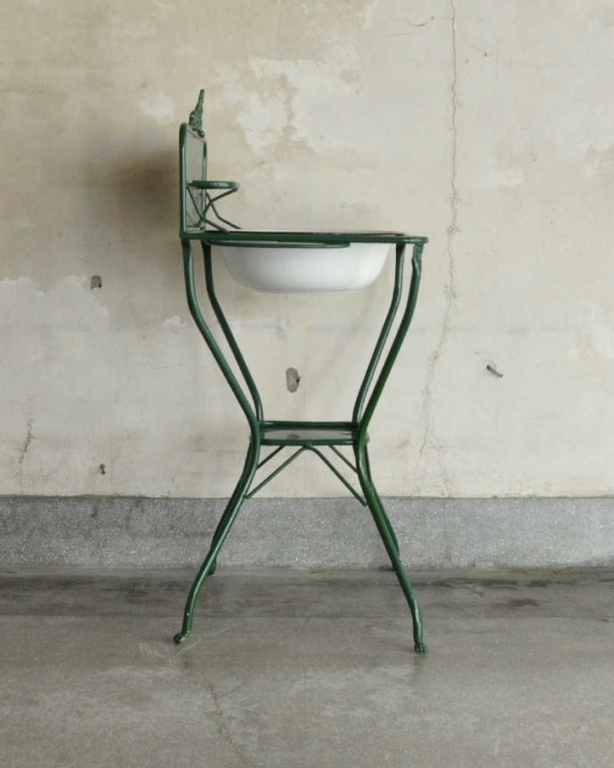 ガーデニング家具 アンティーク家具 屋外でも使えるアンティーク家具、ガーデニングにウォッシュスタンド(グリーン)。横から見てもキレイですもちろん、横顔だってキレイ!どこから見ても絵になります。(d-1312-f)