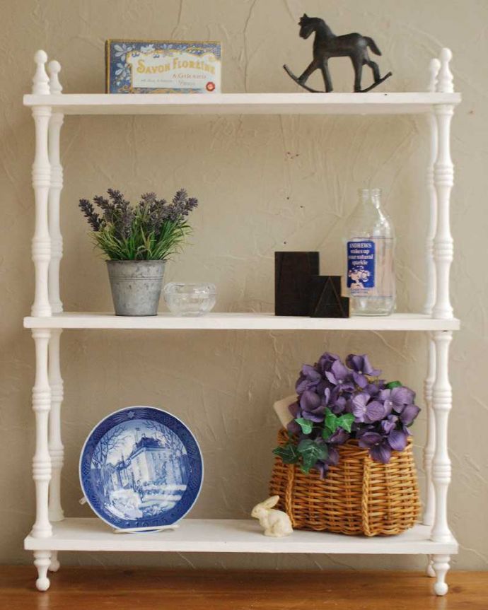ウォールシェルフ・ウォールハンガー　アンティーク家具　フレンチスタイルにオススメ、壁に付けて使うアンティーク家具、小さなウォールシェルフ。壁のオシャレを楽しみましょう壁に取り付けるだけでなんだかワクワクしちゃう可愛らしさ。(d-1316-f)
