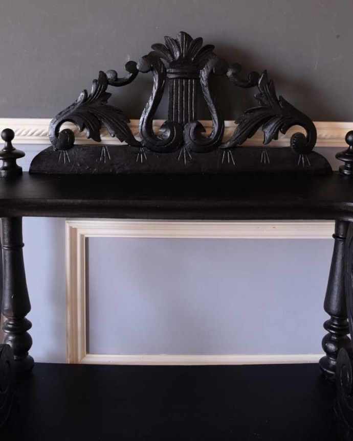 アンティークのキャビネット アンティーク家具 フレンチスタイルのアンティーク家具、 美しい装飾のミュージックキャビネット(オープンシェルフ)。惚れ惚れしちゃう美しさ女性らしい彫り。(d-1325-f)