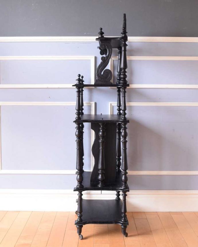 アンティークのキャビネット アンティーク家具 フレンチスタイルのアンティーク家具、 美しい装飾のミュージックキャビネット(オープンシェルフ)。横から見ても素敵なんですもちろん横顔もフランス家具らしい美しさ。(d-1325-f)