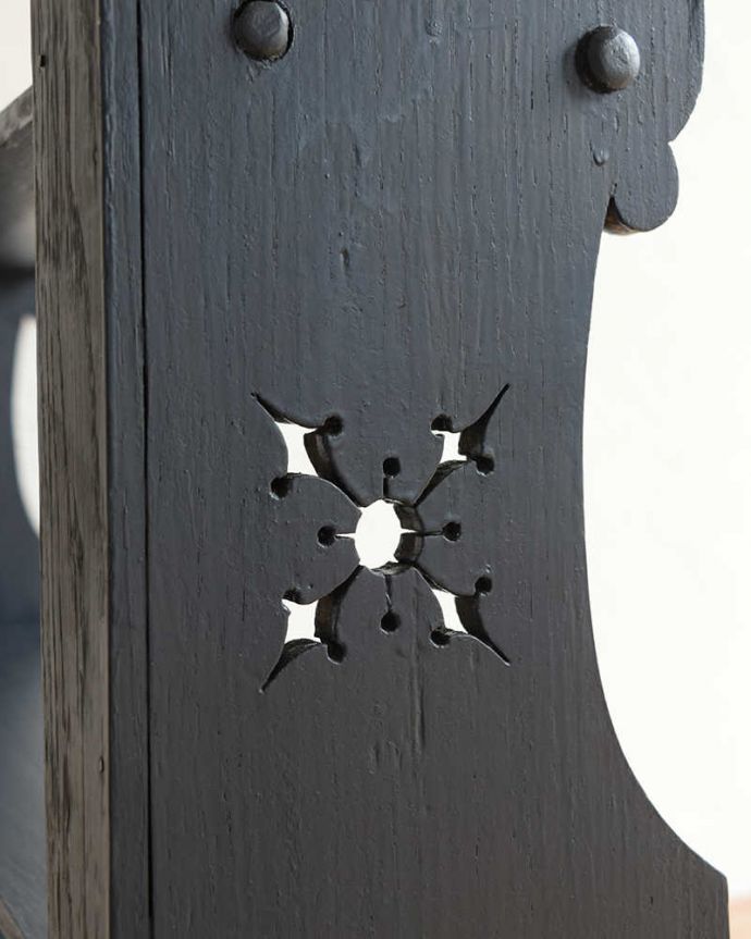 ウォールシェルフ・ウォールハンガー　アンティーク家具　フランスで見つけたペイント仕上げのアンティークウォールシェルフ。惚れ惚れしちゃう美しさ女性らしい彫り。(d-1327-f)