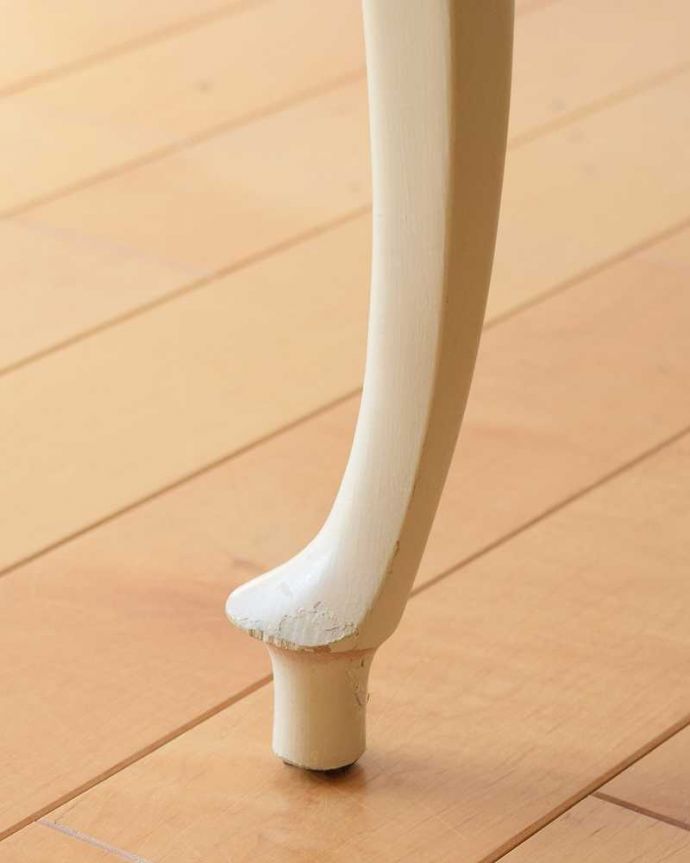 アンティークのドレッサー　アンティーク家具　フランスで見つけた白いドレッシングチェスト（3面鏡）、美しいアンティーク家具。女性1人でラクラク運べちゃう仕掛けHandleのアンティークは、脚の裏にフェルトキーパーをお付けしています。(d-1329-f)