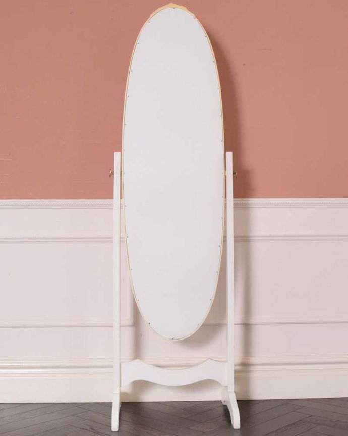 アンティーク ミラー（鏡）　アンティーク雑貨　フランスで見つけたホワイトペイント家具、可愛いアンティークシュバルミラー（姿見）。後ろ姿にも自信がありますアンティークは新品ではないので、経年変化によるキズはありますが、専門の職人がしっかり修復しているので、後ろ姿までキレイです。(d-1333-f)