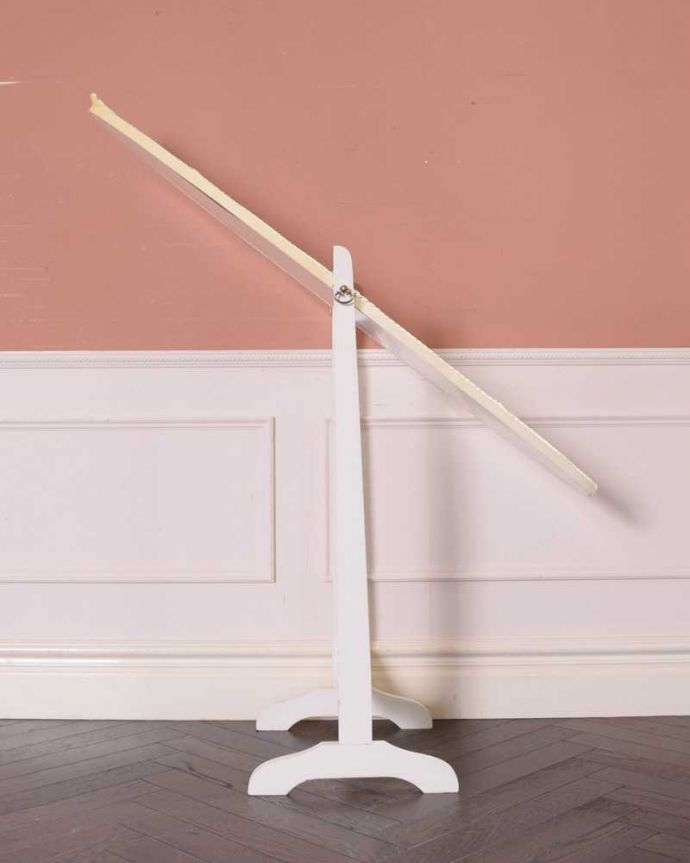 アンティーク ミラー（鏡）　アンティーク雑貨　フランスで見つけたホワイトペイント家具、可愛いアンティークシュバルミラー（姿見）。横から見てもステキもちろん横から見てもいいようにキレイに仕上げました。(d-1333-f)