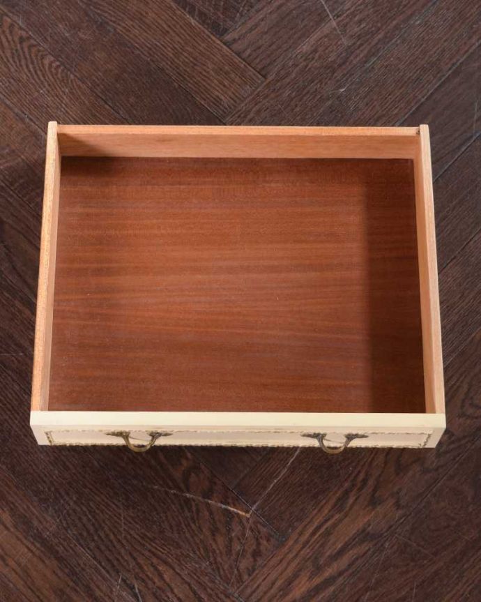 アンティークのドレッサー アンティーク家具 ドレッサーとして使えるアンティーク家具、引き出し付きのスタンドミラー(姿見) 。引き出しの中もキレイに修復しました何も入れてもいいように職人がキレイにお直しした引き出しなので、中もキレイです。(d-1334-f)