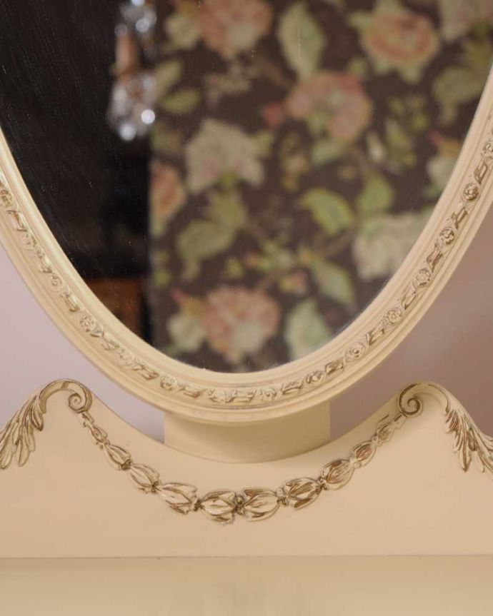 アンティークのドレッサー アンティーク家具 ドレッサーとして使えるアンティーク家具、引き出し付きのスタンドミラー(姿見) 。フランスらしく美しい彫見ているだけで優雅な気分になっちゃう彫。(d-1334-f)