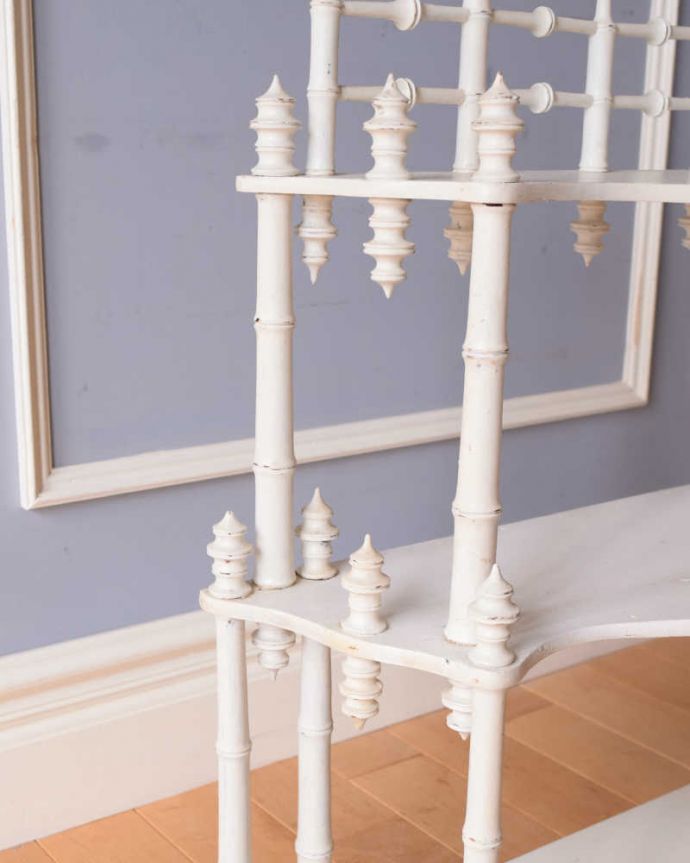 ウォールシェルフ・ウォールハンガー　アンティーク家具　フレンチスタイルにオススメ、壁に付けて使うアンティーク家具、小さなウォールシェルフ 。惚れ惚れしちゃう美しさ女性らしい彫り。(d-1339-f)