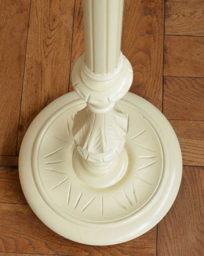 スタンドライト　照明・ライティング　キュッとしぼったシェードのデザインが可愛いアンティークフロアランプ（Ｂ22シャンデリア球付）。。(d-1342-f)