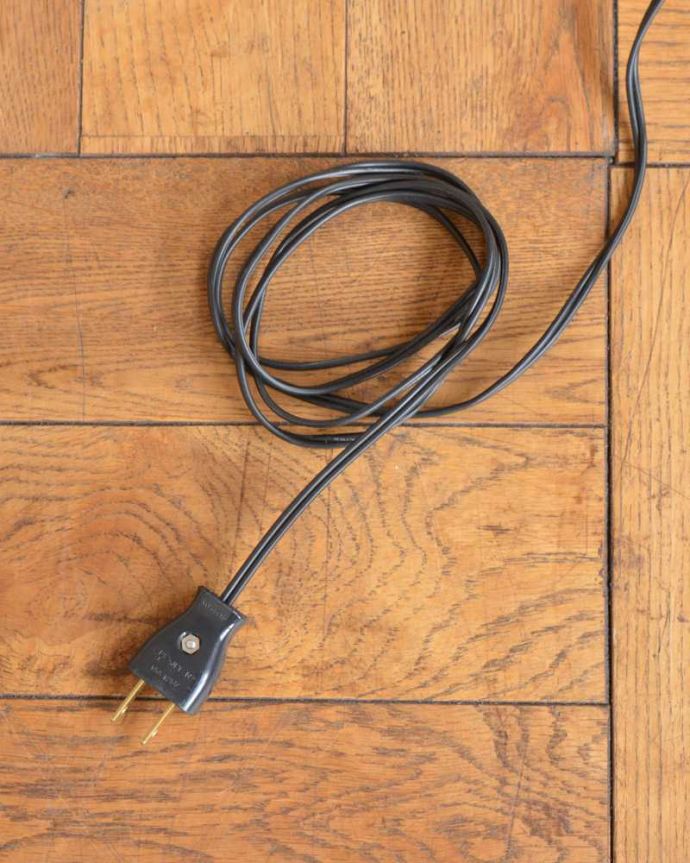 スタンドライト　照明・ライティング　キュッとしぼったシェードのデザインが可愛いアンティークフロアランプ（Ｂ22シャンデリア球付）。。(d-1342-f)