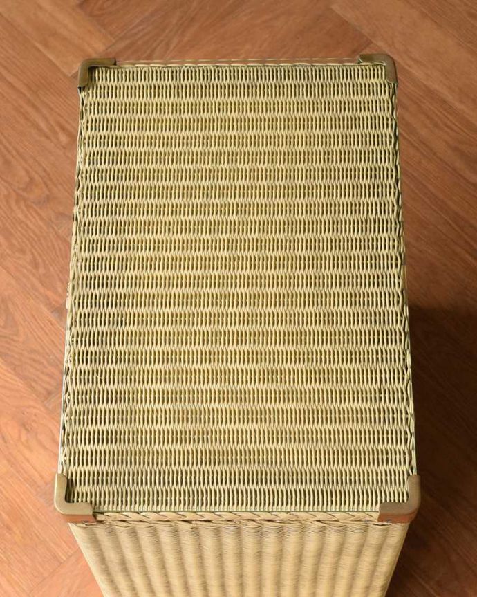 ロイドルーム　アンティーク家具　ガラス天板のロイドルームボックス、イギリスの伝統技法を用いたアンティーク家具。天板も使えます天板にものを乗せて使うことも出来ます。(d-1344-f)