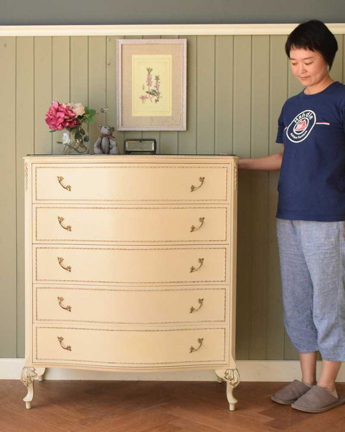 アンティークのチェスト　アンティーク家具　フランス輸入のアンティーク家具、ガラス天板のフレンチスタイルのチェスト。毎日がお姫様気分。(d-1351-f)