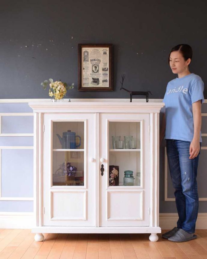 フレンチスタイルのガラスキャビネット（ホワイト）、アンティークの