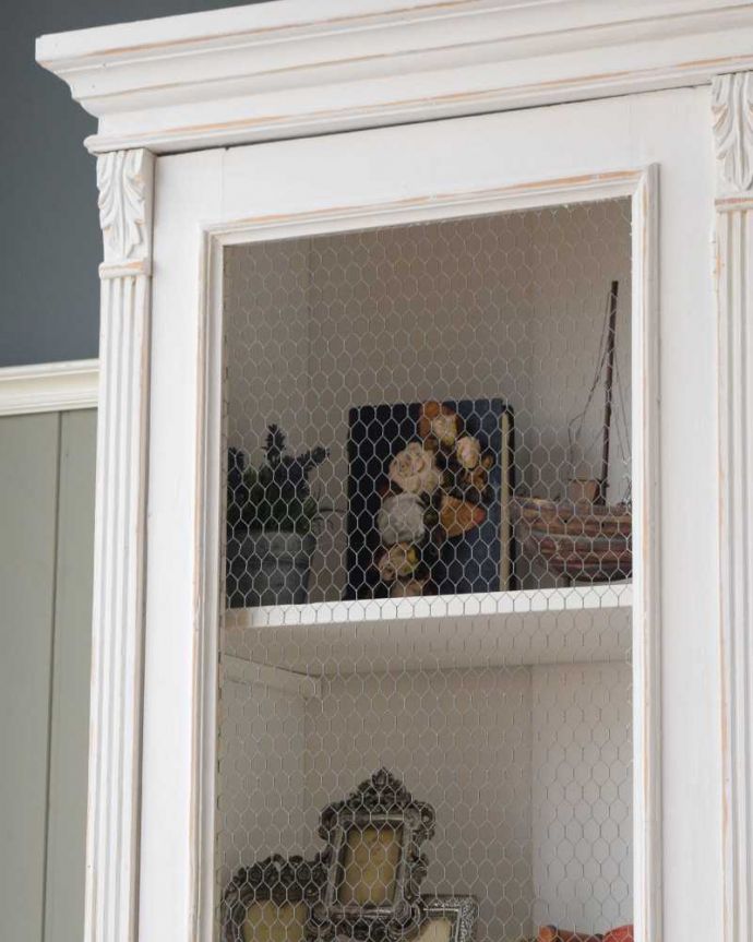 アンティークのキャビネット アンティーク家具 アンティークのフレンチ家具、ペイント仕上げのグリアージュキャビネット(ホワイト)。女子の心を掴むグリアージュフランスらしいグリアージュの扉。(d-1354-f)