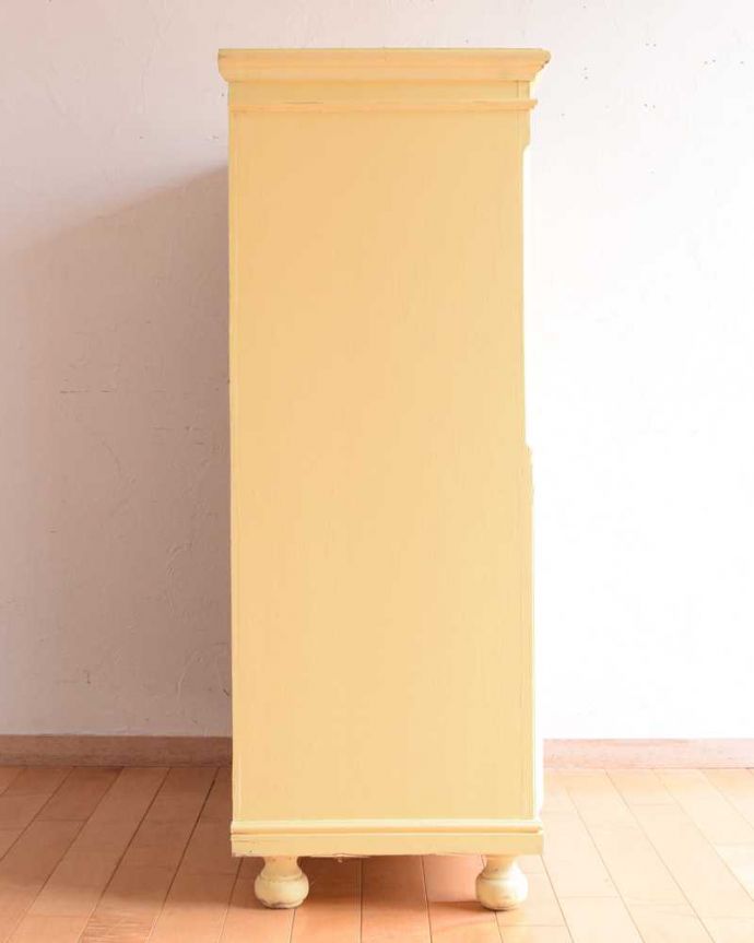 アンティークのキャビネット　アンティーク家具　フランスアンティーク家具、ペイント仕上げのグリアージュキャビネット（オープンシェルフ付き）。もちろん、横顔もキレイ横から見てみるとこんな感じです。(d-1356-f)